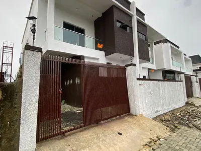 Luxury 4bedroom Apartment