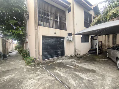Spacious 5 Bedroom with 2 Rooms Boys Quarters