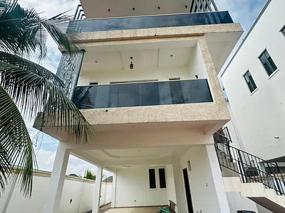 Stunning 4 Bedroom Fully Detached Duplex