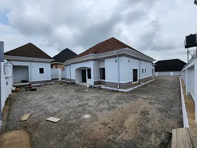 Newly Built, Very Spacious Luxury 3 Bedroom Bungalow at Efab Verizon