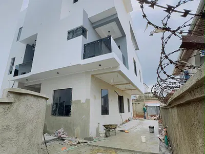 Contemporary Built 5 Bedroom Fully Detached Duplex