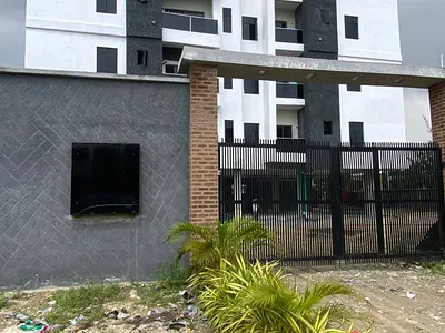 An Airy 2 Bedroom Serviced Apartment with an Elevator