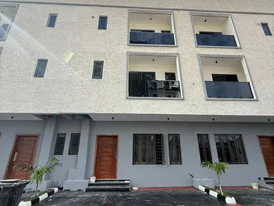 A Contemporary 4 Bedroom Terraced Duplex Duplexes