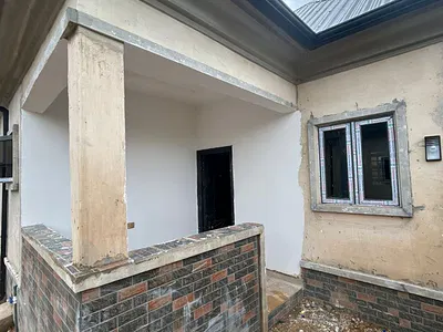 A Clean One (1) Bedroom Flat