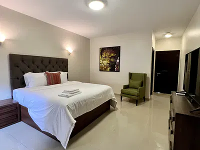 Fully Furnished & Serviced Waterfront 3 Bedroom Flat