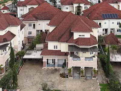 5 Bedrooms Mansion