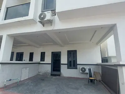 Spacious 3 Bedroom Terrace Duplex with BQ* Fitted Kitchen
