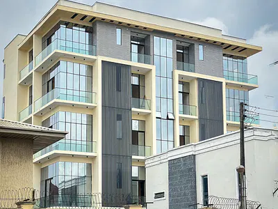 Modern 3 Bedroom Apartment with Enough Natural Light, Spacious Rooms