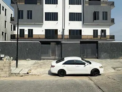 Beautiful 6 Bedroom Detached Duplex