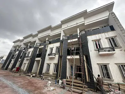 Luxury Mini Estate of 4 Units of Terrace Duplexes in Highend Location