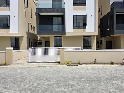 Serviced 5 Bedroom Fully Detached Duplex with BQ & 24 Hours Power