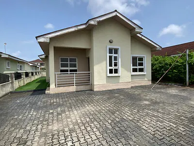 A 4 Bedrooms Detached Bungalow