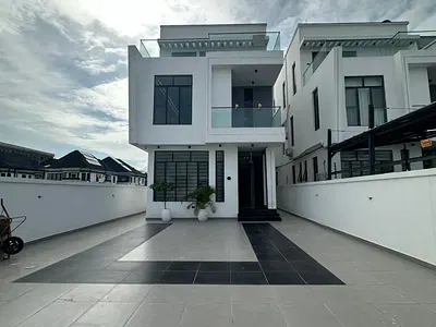 Stunning 5bedroom Duplex with a BQ and a Pool, Cinema