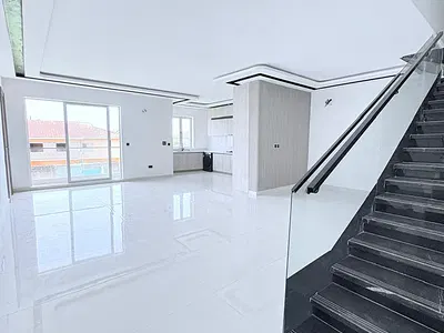 Very Brand New 2 Bedroom Apartment Maisonette.
