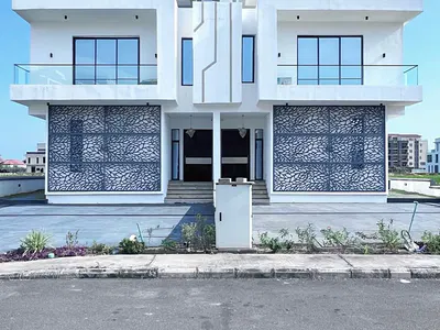 5 Bedroom Semi-Detached Home with Pool, Cinema