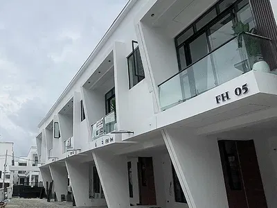 Sharp, Semi Detached 3BDR Duplex in a Serene and Flood Free Estate