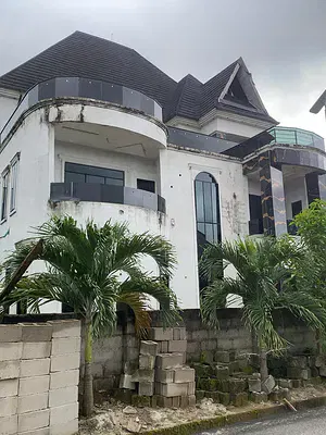 Magnificently Built and Luxury 8 Bedroom Duplex with Pent Floor