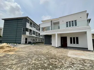9 Units of 2 Bedroom Flats, 3 Units of 1 Bed and 5 Unit of Selfcon