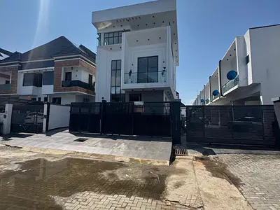 Standard 5 Bedroom Detached Duplex Within an Estate with Swimming Pool