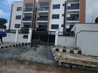Spacious 3 Bedroom Flat with BQ