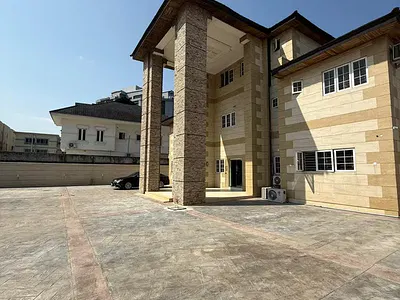 16-Rooms Detached House