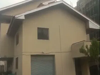 Prime 6-Bedroom Detached Residence