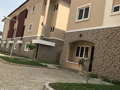 Three Bedroom Flat and BQ