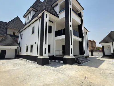 6 Bedroom Mansion