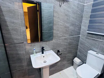 3 Bedrooms Flat