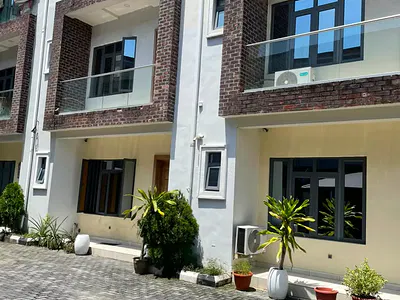Luxury N Extra Large 4bedroom Terrace with Big BQ