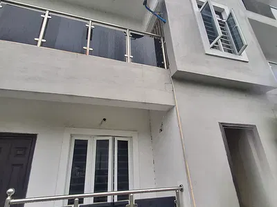 Renovated 2 Bedroom Flat