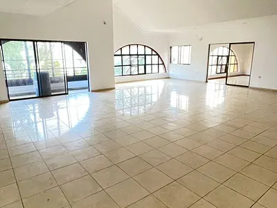 Spacious 4bed Flat with BQ