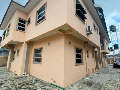 Sharp 2 Bedroom in an Estate