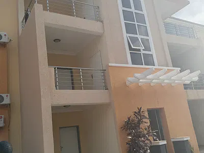 Well Renovated 3 Bedroom Apartment with a BQ Attached