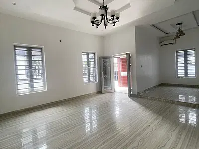 Spacious 5 Bedroom Detached House with BQ