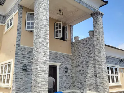 Beautiful Two Bedroom Apartment Downstairs