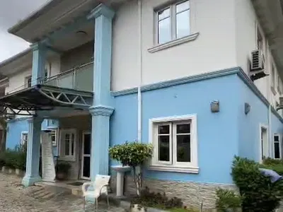 1, 000 SQM Land with a Fully Detached Homes on It