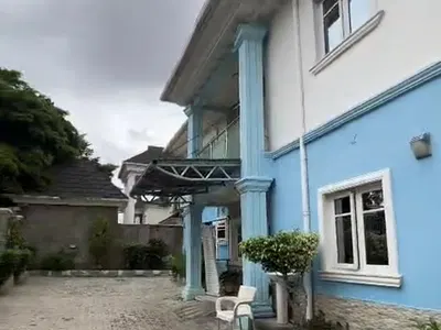 1, 000 SQM Land with a Fully Detached Homes on It