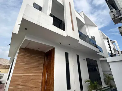 Gorgeous 5bedroom Duplex with a BQ and a Pool