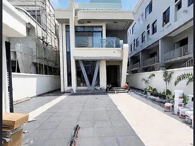 Stunning 5 Bedroom Detached Duplex