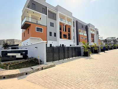 Newly Built 4 Bedroom Maisonette with BQ