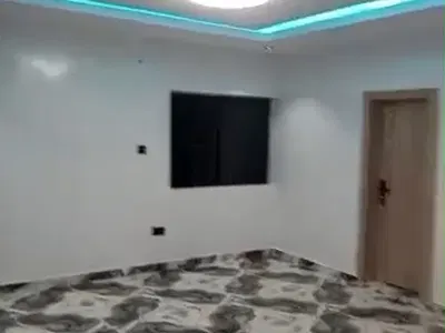 Renovated 2 Bedroom Flat