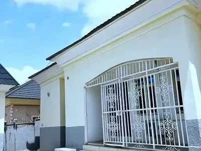 3 Bedrooms Bungalow with 2 Rooms BQ in Gwarinpa, Efab Queens