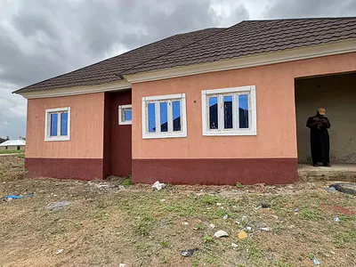 Sharp 3𝗕𝗘𝗗 Bungalow 𝗔𝗣𝗢-𝗞𝗔𝗕𝗨𝗦𝗔, 𝗪𝗨𝗠𝗕𝗔