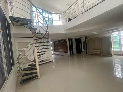 5 Bedroom Detached House with 1 Room BQ