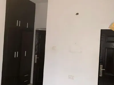 Clean 2 Bedroom Flat - First Floor