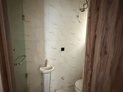 Single Room Upstairs (Shared Kitchen)