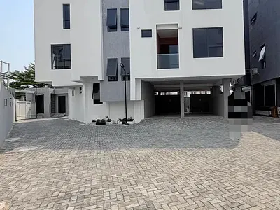 Gorgeous 4bedroom Maisonette with BQ and a Pool