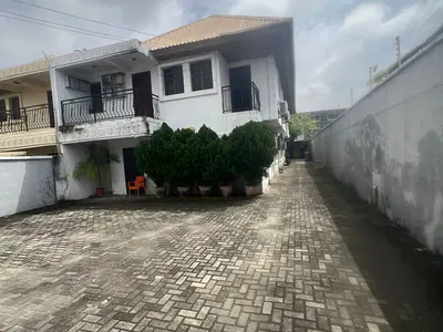 7 Bedroom Semi-Detached House with BQ for Commercial Purposes