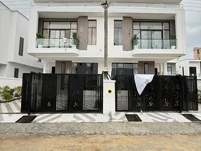 Distress 4 Bedroom Semi Detached Duplex with Swimming Pool